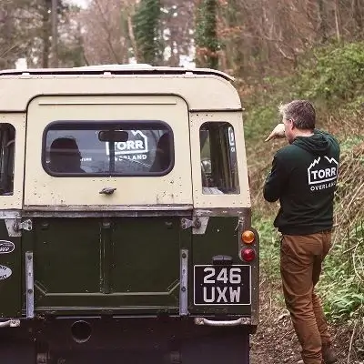 Green Lane Association affiliated guide with a classic Land Rover